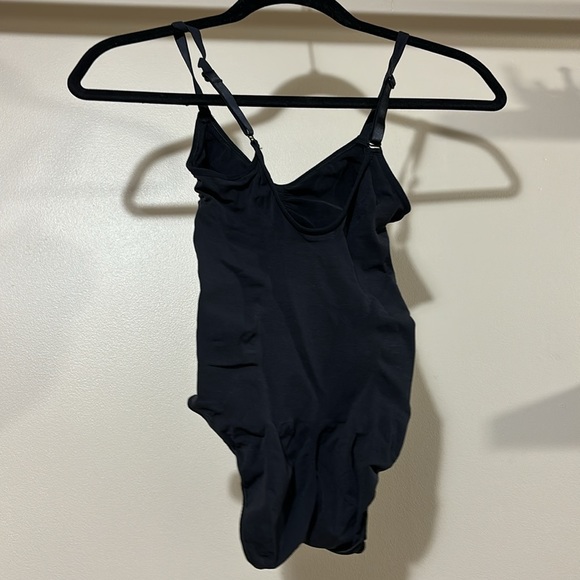 NWOT SKIMS shaper bodysuit - Picture 2 of 4